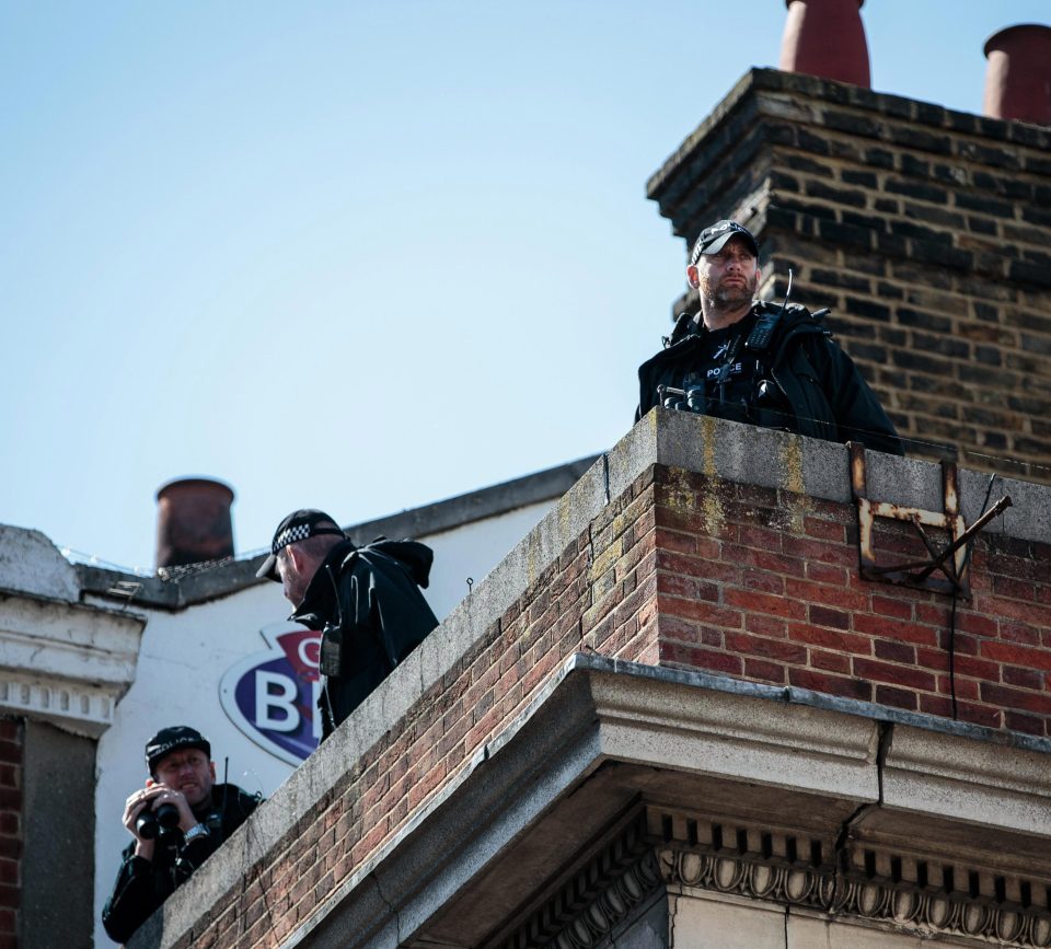 Lính bắn tỉa, cảnh sát vũ trang bảo vệ chặt đám cưới Hoàng gia Anh